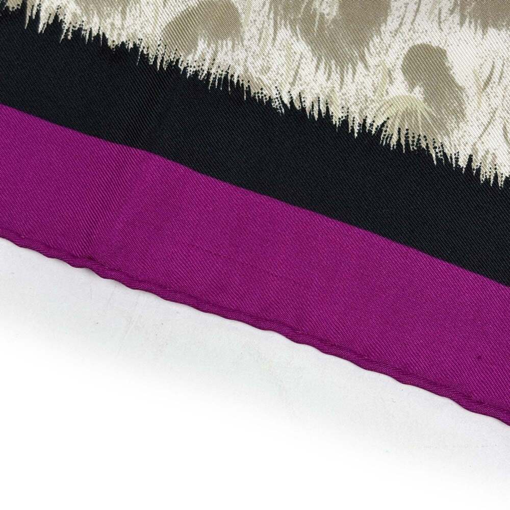 Hermès HERMES Carré 90 "CASQUES et PLUMETS" Faceless Helmet Scarf, Silk, Purp... - Picture 4 of 4